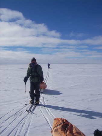 Typical Polar plateau skiing to South Pole